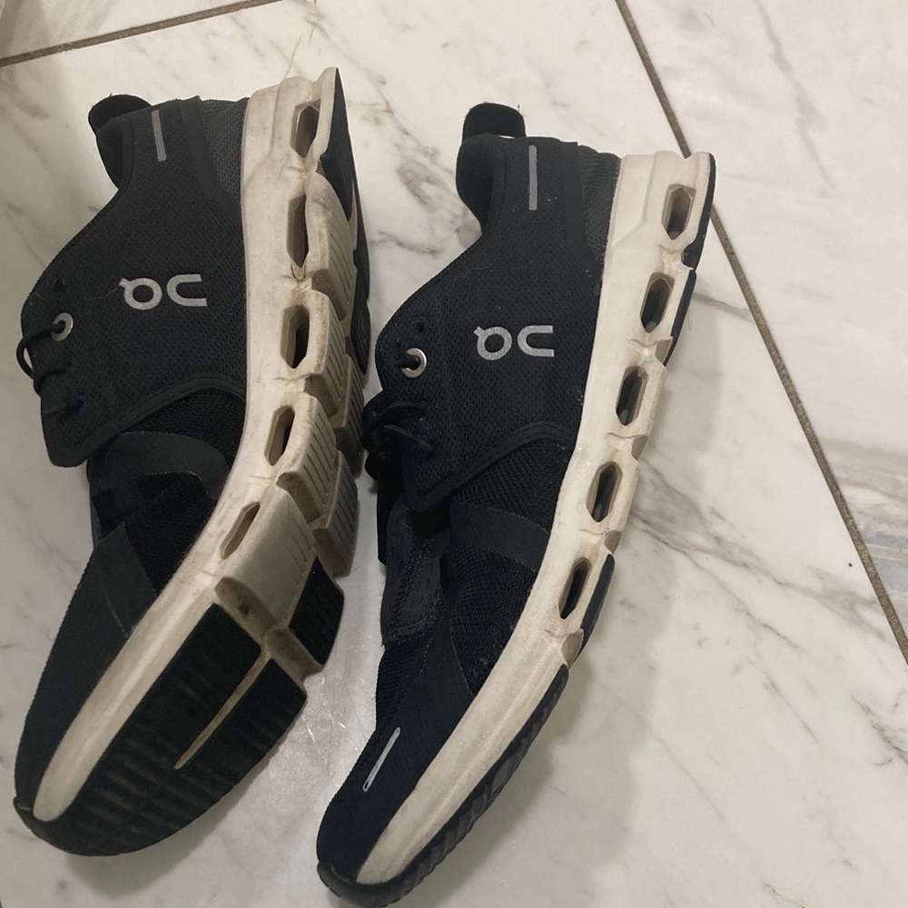On Running Men's Black and Gray Athletic Shoes - Picture 4 of 16